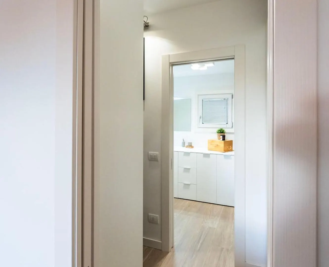 Love Italy Homes - Lake View Studio Predore Apartment