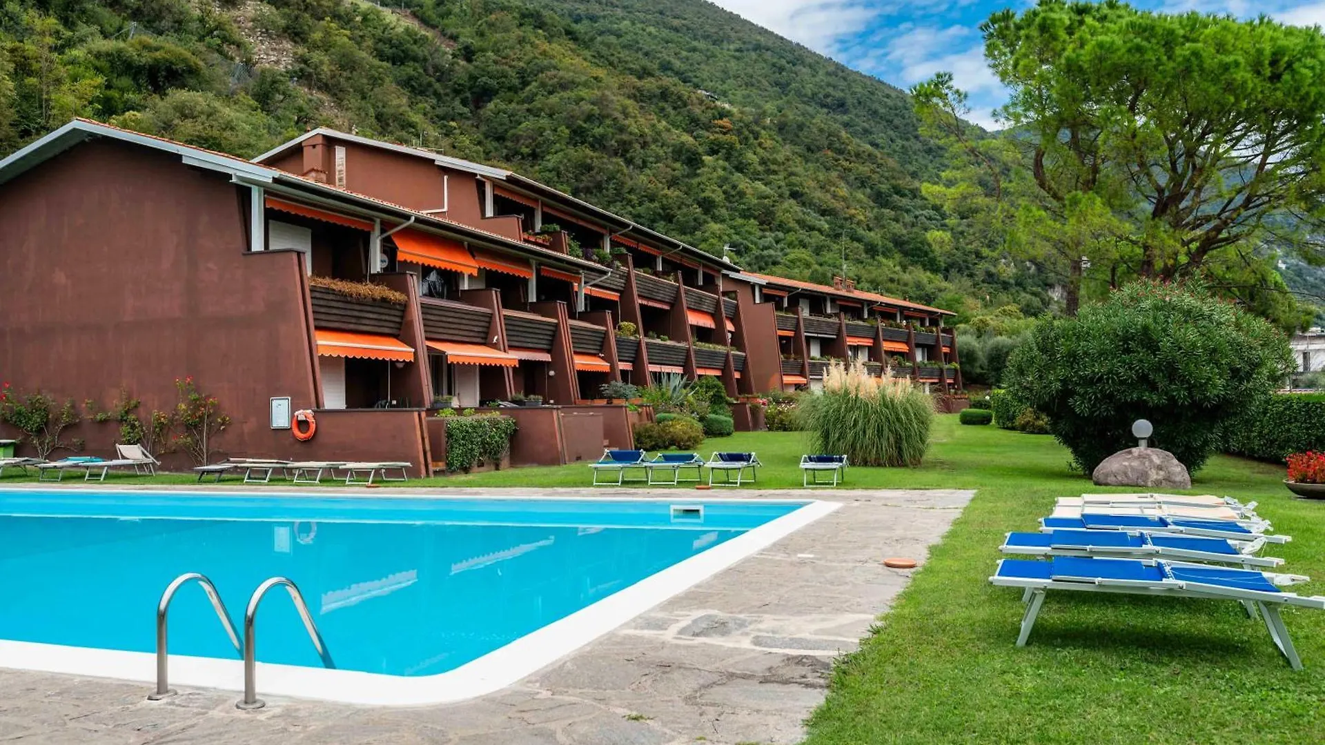Love Italy Homes - Lake View Studio Predore Apartment