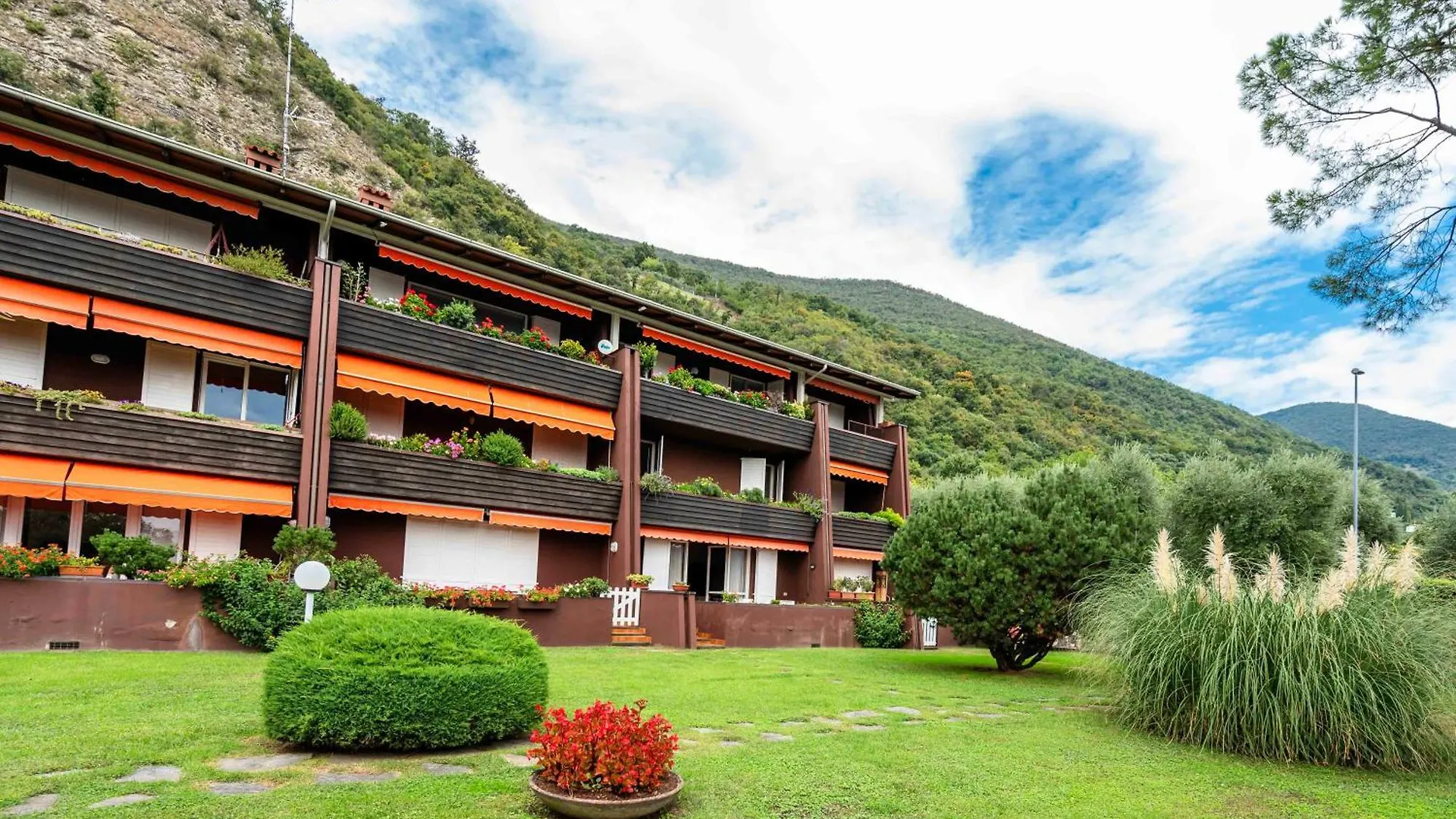 Love Italy Homes - Lake View Studio Predore Italy