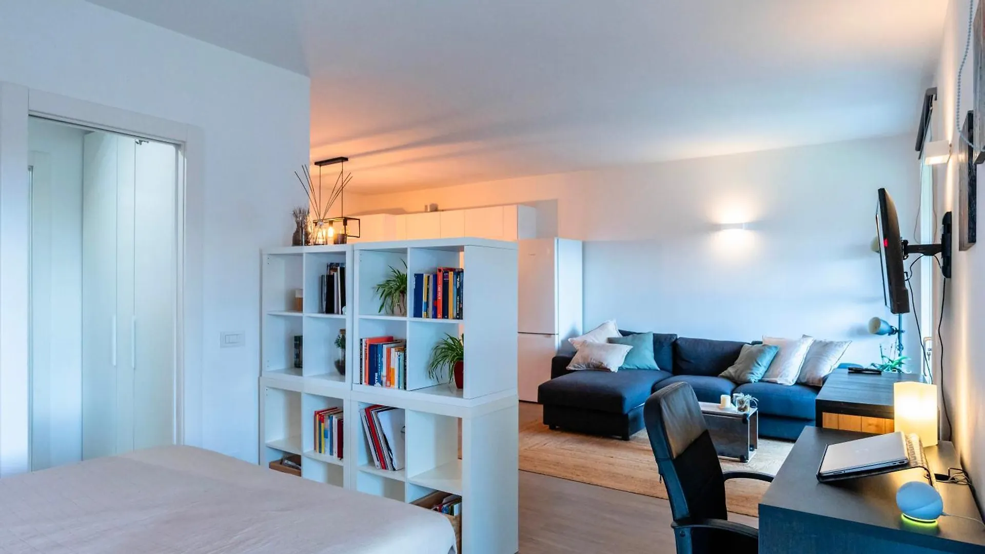 Love Italy Homes - Lake View Studio Predore Apartment