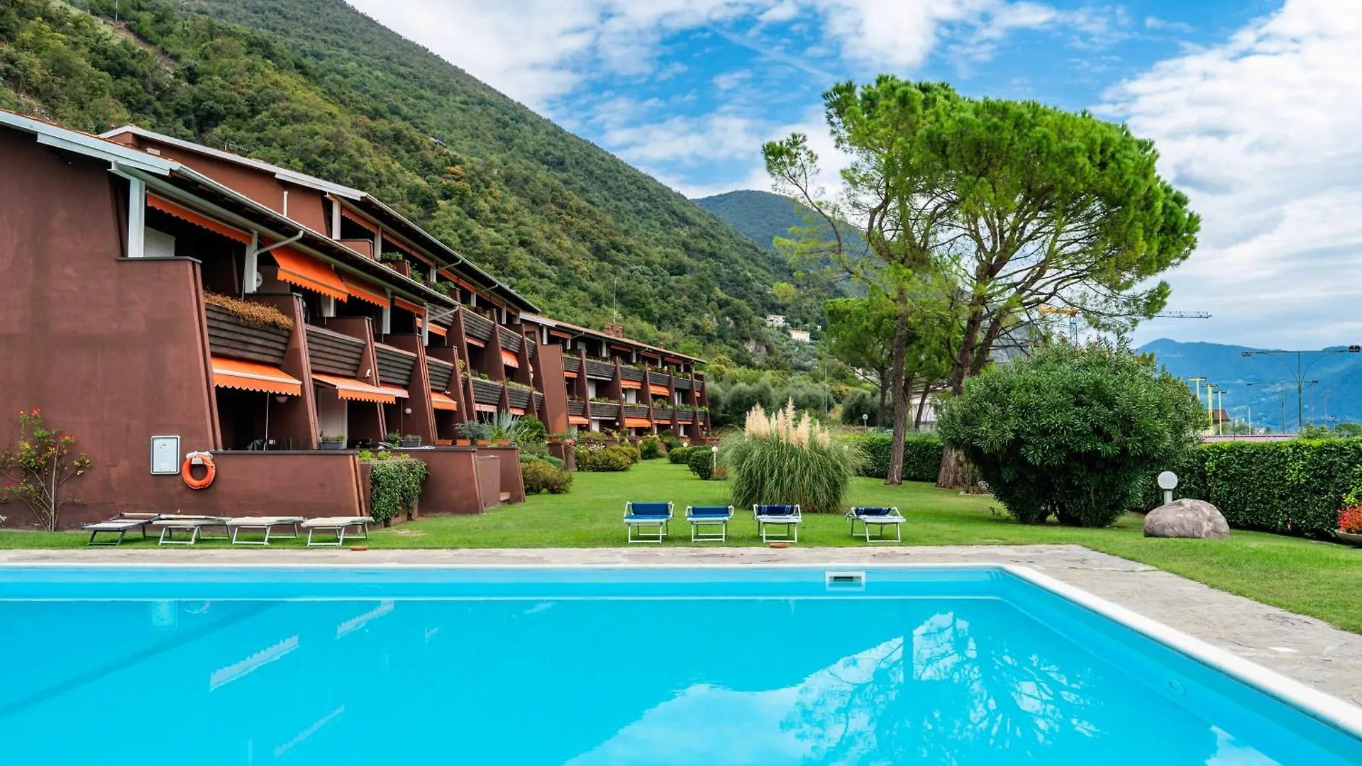 Love Italy Homes - Lake View Studio Predore Apartment