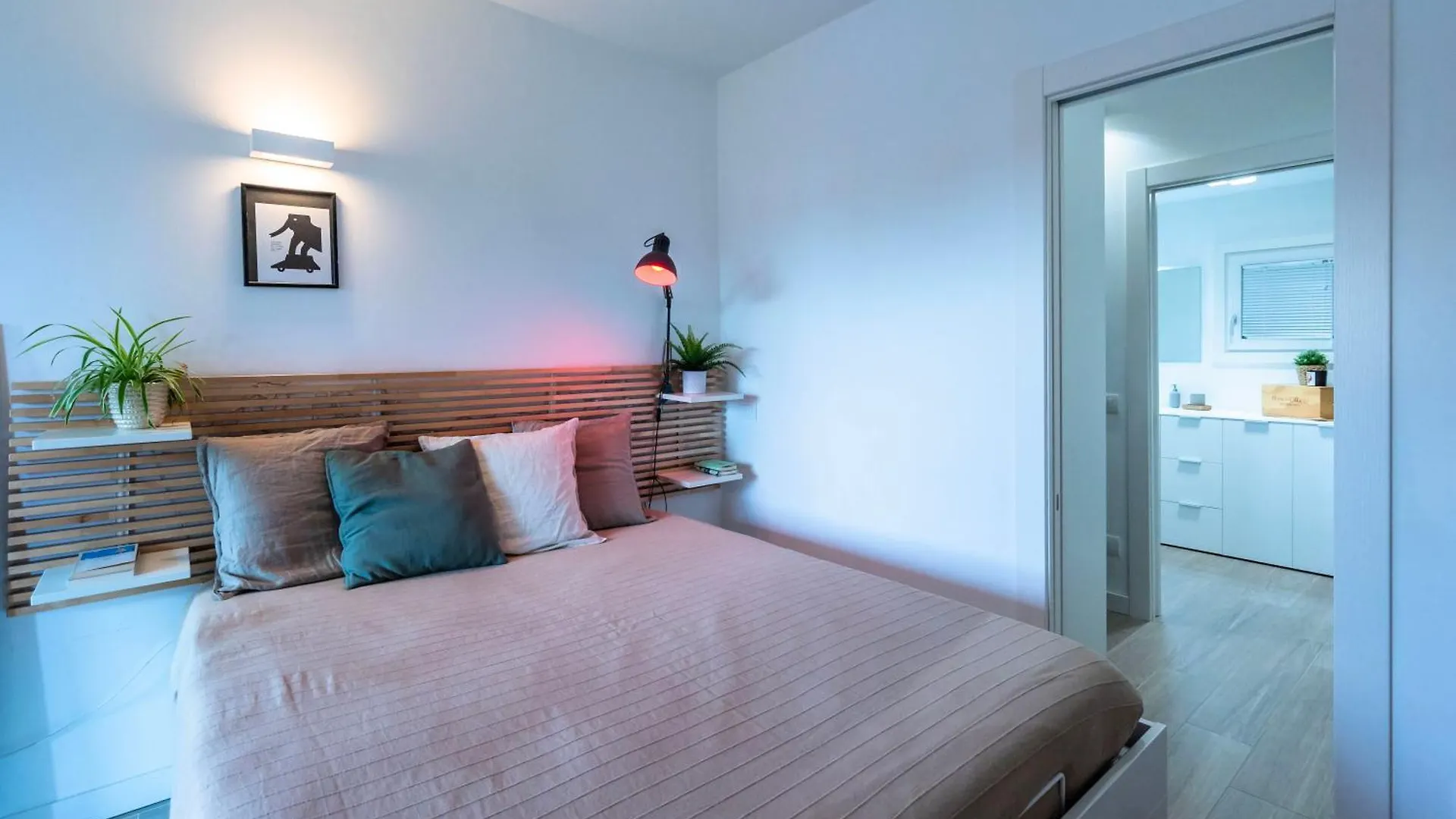 Love Italy Homes - Lake View Studio Predore Apartment