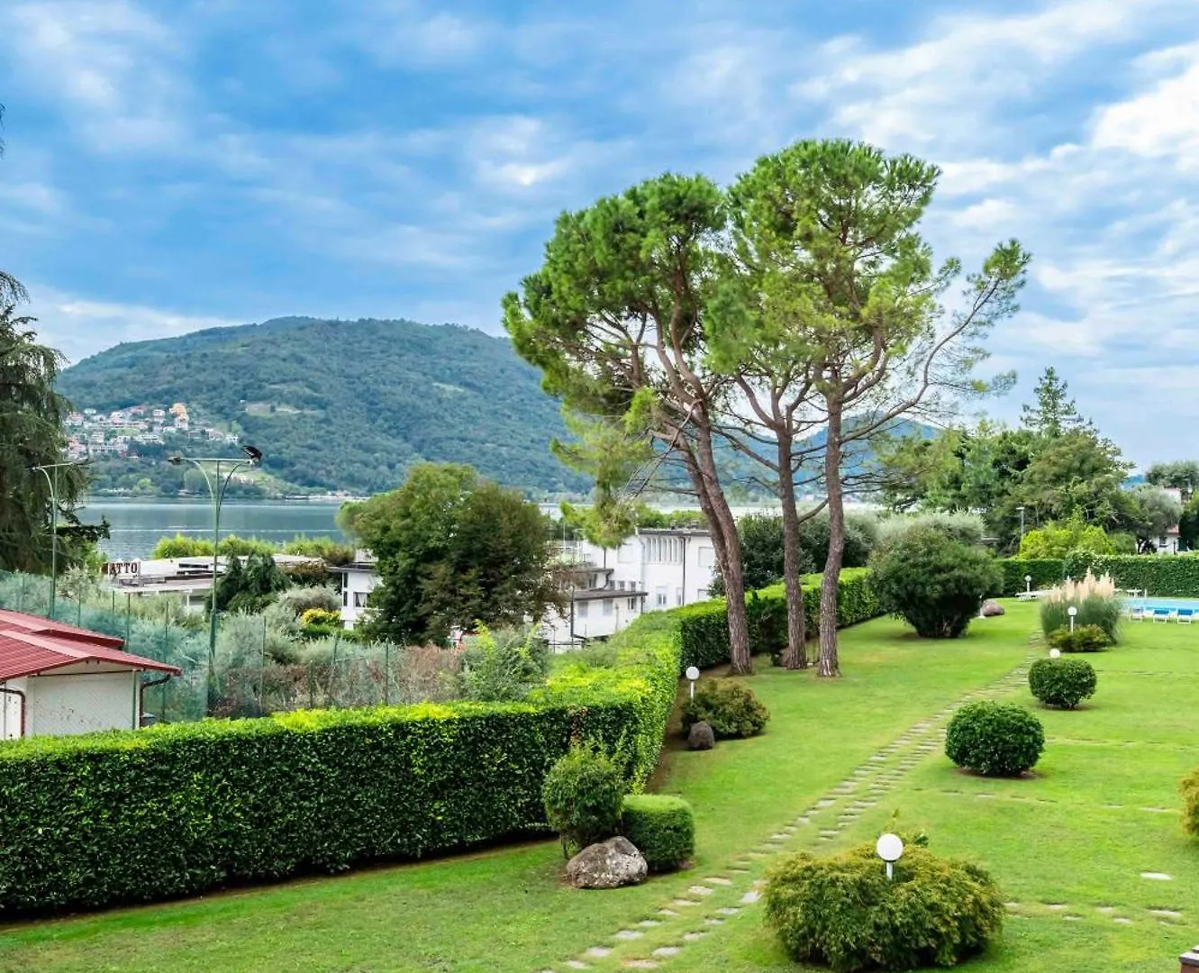 Love Italy Homes - Lake View Studio Predore Apartment